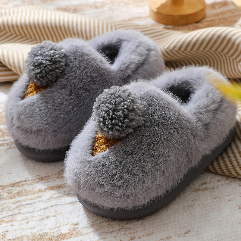 Nuevas zapatillas de invierno de algodón con dibujos animados para mujer, zapatos peludos de interior de suela gruesa para uso doméstico, zapatos cálidos de algodón medio antideslizantes para uso exte