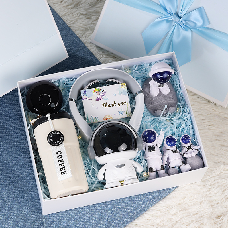 Astronaut Birthday Gift Boy Giving Boyfriend Brother Practical Gift 18-Year-Old Adult Gift Gift Box