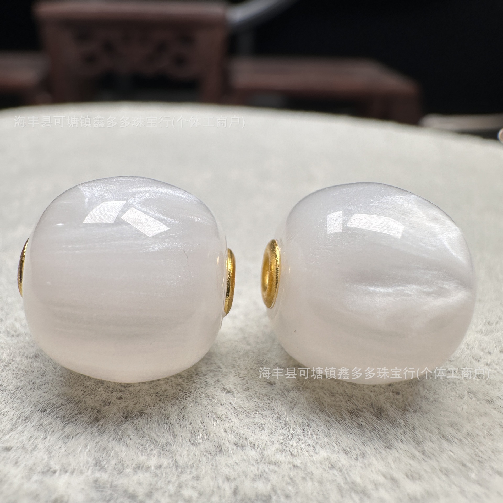 옥처럼 하얗다(흰색)