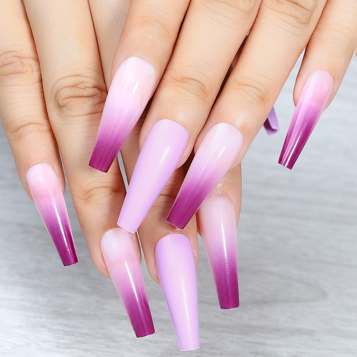 Uñas postizas de estilo francés populares transfronterizas, parches de uñas postizas largas, uñas postizas desmontables terminadas de fábrica.