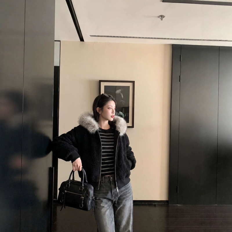 Xu Yiyi [Love Loop] 2026 Winter New Collection: Faux Shearling Black Thickened Warm Short Casual Women's Jacket