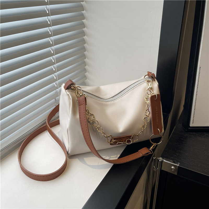 Chain High-End Fashion Crossbody Bag for Women Autumn and Winter 2025 New Texture Versatile Shoulder Bag Fashion Pillow Bag