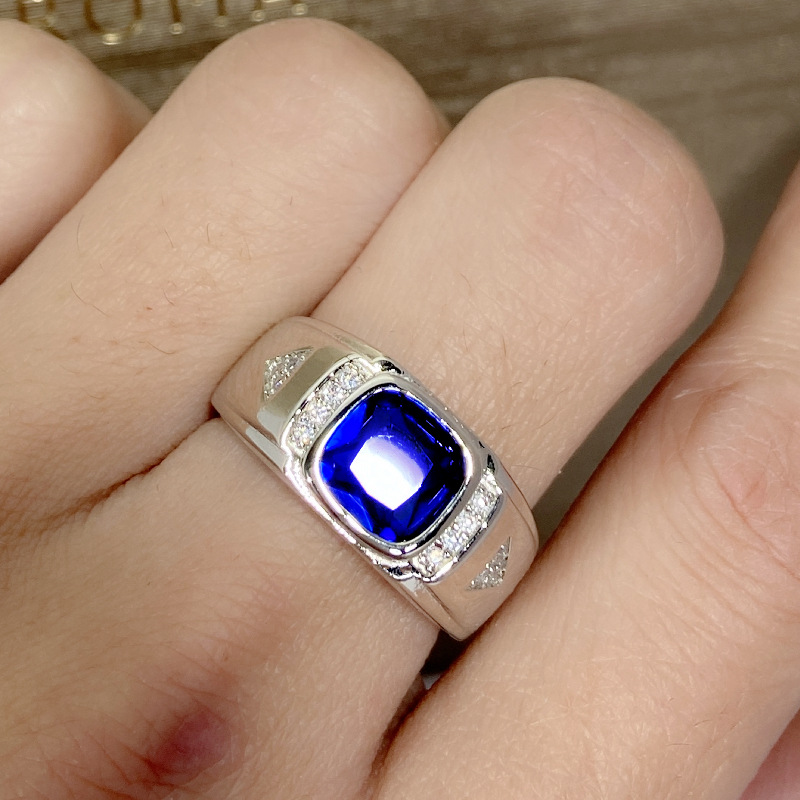 Colorful Treasure Herrenring mit personalisiertem trendigem blau plattiertem grünem Diamantzirkon_voghion.com