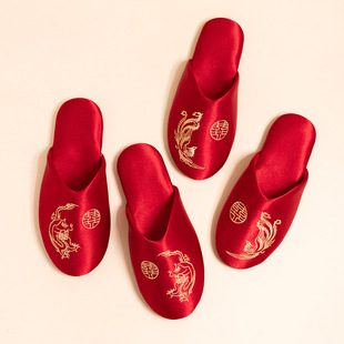 Wedding slippers autumn and winter new festive red dragon and phoenix Chengxiang a pair of bride and groom accompanying wedding shoes factory direct sales