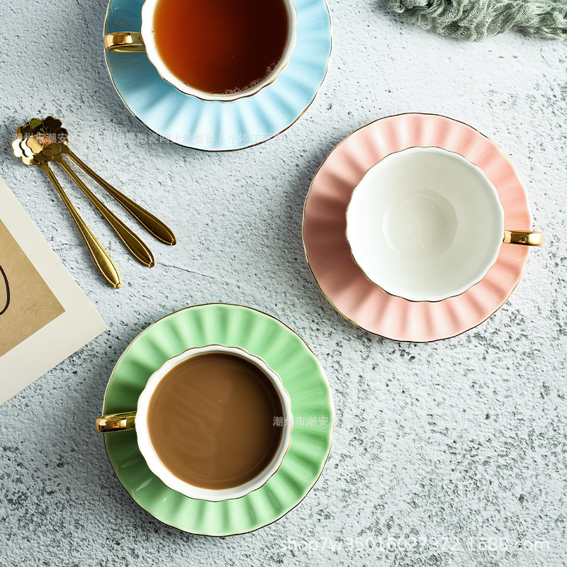 Continental pequeño lujo conjunto de tazas de café de Phnom Penh estilo inglés de la tarde tazas de té de flores de hotel tazas de café de cerámica platos