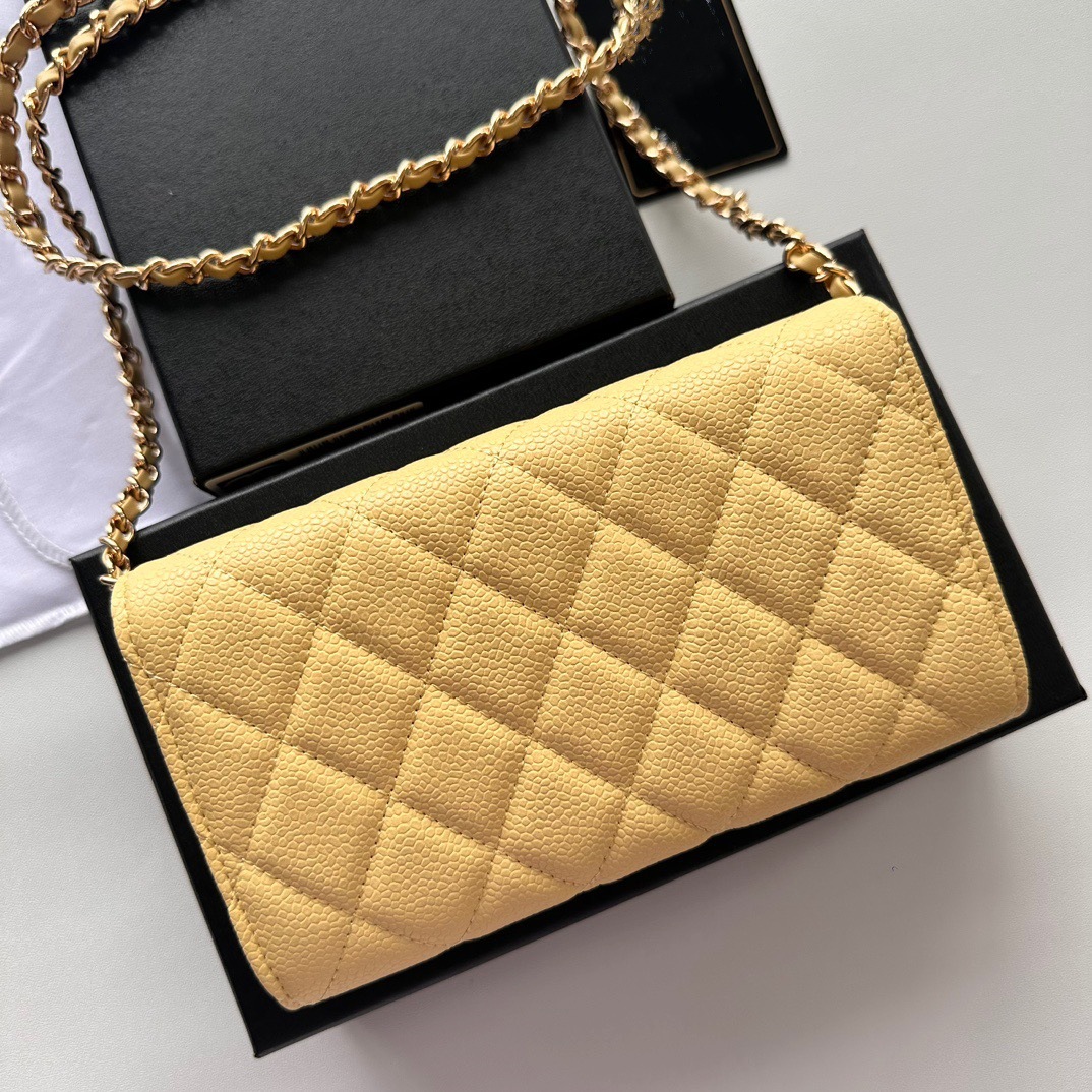 치킨 옐로우 볼 패턴 골드 버클 올바른 단어