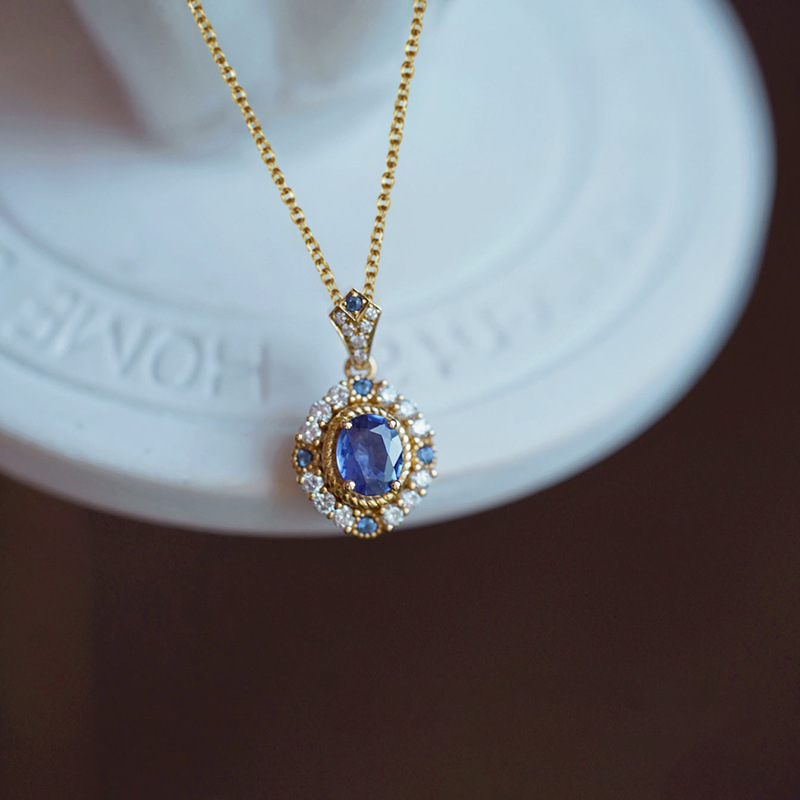 Huitan Luxury Palace Style Royal Necklace European and American Oval Imitation Sapphire Pendant Elegant Vintage Design Necklace Huitan Luxury Palace Style Royal Necklace European and American Oval Imitation Sapphire Pendant Elegant Vintage Design Necklace