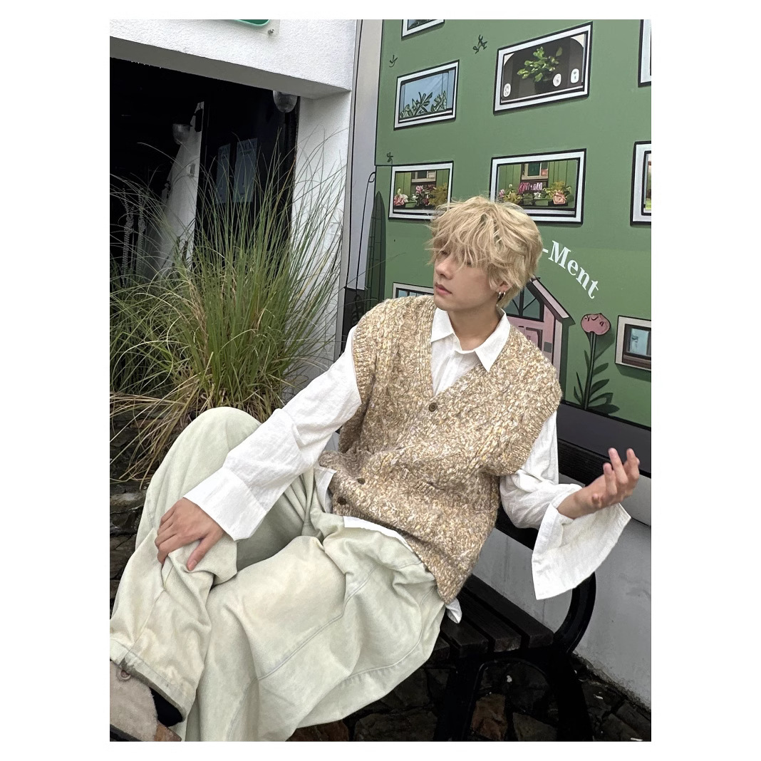 Retro knitted vest for men and women