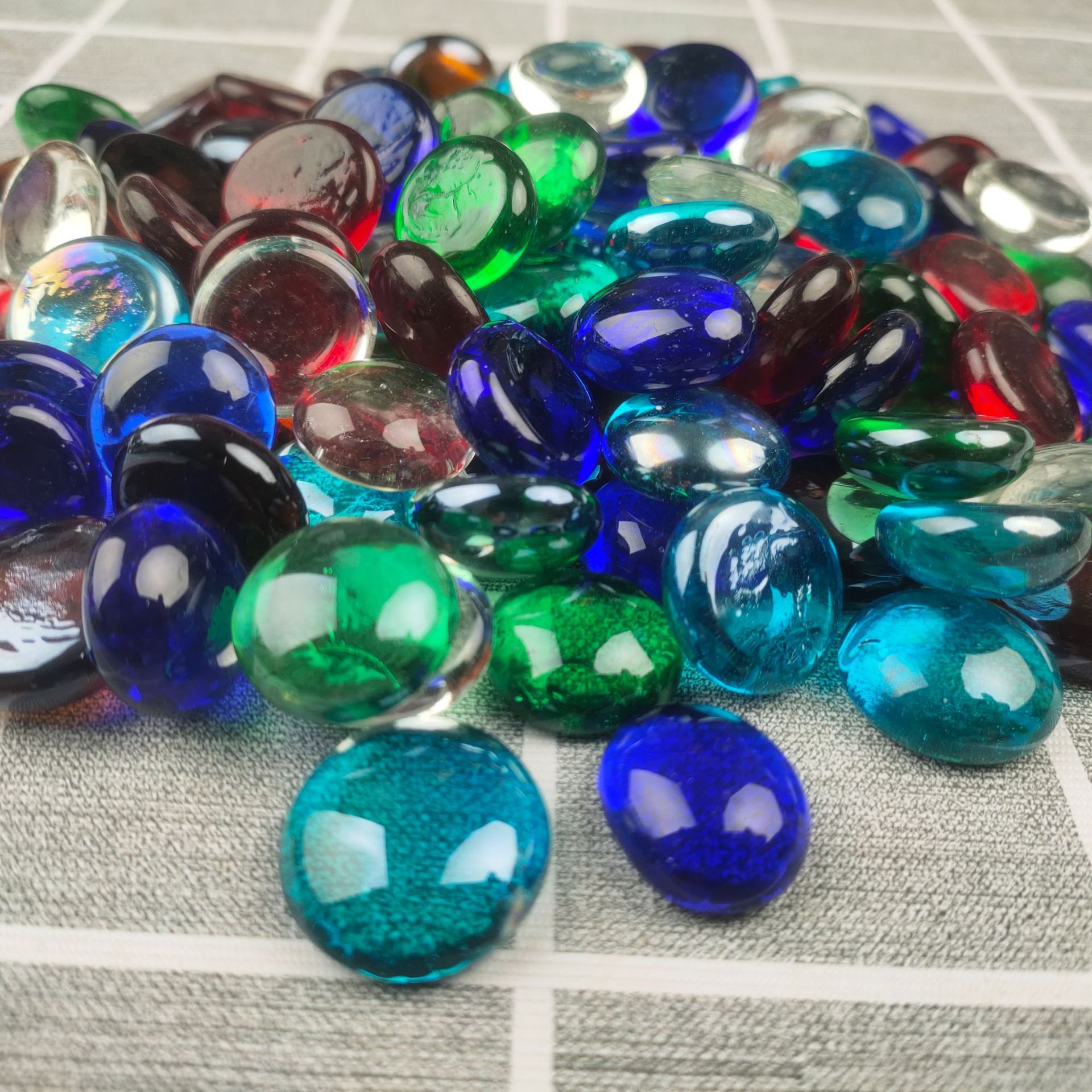 厂家批发彩色17-19mm玻璃扁珠围棋子花心装饰灭火岩粉山楂籽沙池