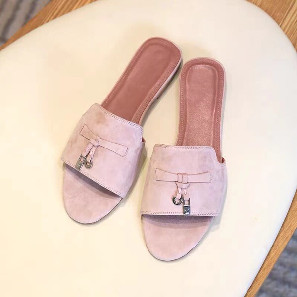 Fashionable retro slippers flat for leisure