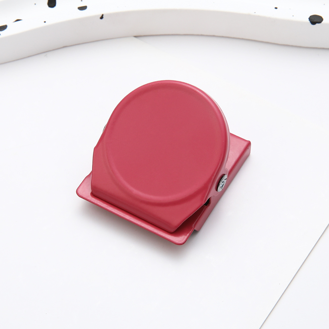 Nuevo clip de absorción magnética transfronteriza refrigerador pegado clip de imán clip de notas de color macarón sistema de metal refrigerador clip de mensajes de cocina