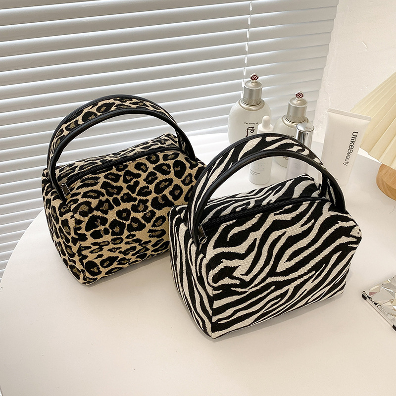 2025 New Fashion Cosmetic Bag Leopard Print Handbag Casual Toiletry Bag Women's Bag Portable Large Capacity Storage Bag