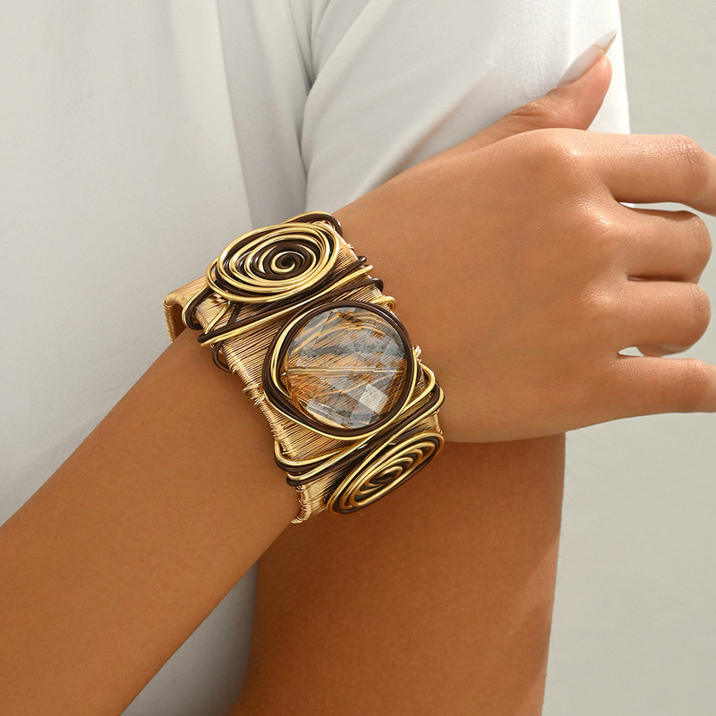 Niche light luxury European and American style ladies bracelet personality thread inlaid gem design Joker bracelet jewelry wholesale Niche light luxury European and American style ladies bracelet personality thread inlaid gem design Joker bracelet jewelry wholesale