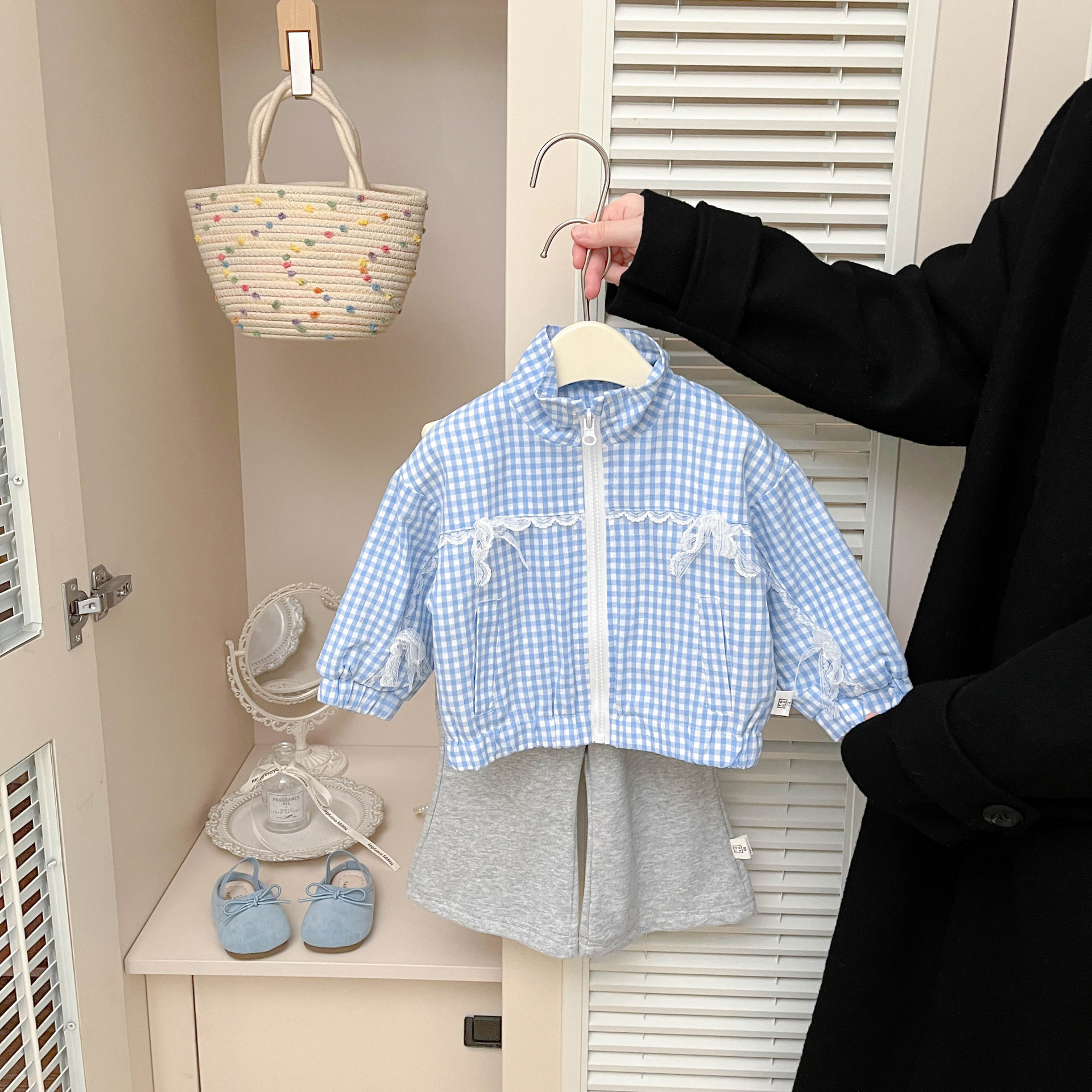 Corea del sur, ropa de primavera de niña fresca, abrigo, nueva ropa de bebé, chaqueta de cuello a cuadrícula, chaqueta de moda encantadora