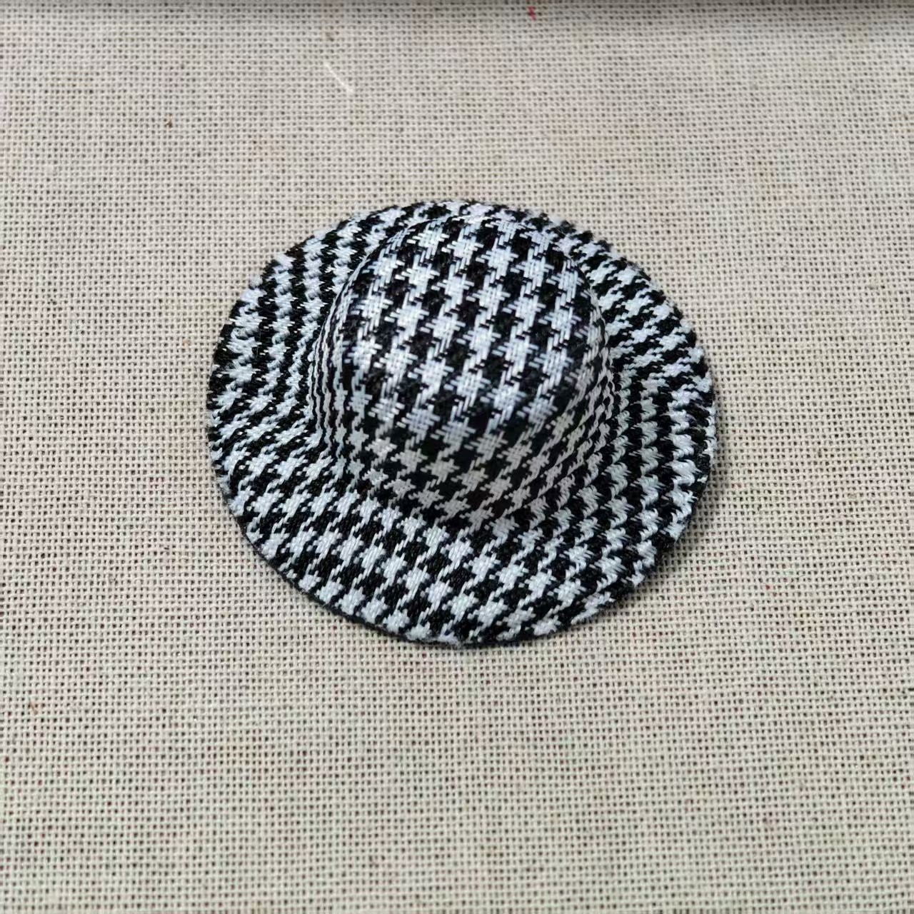 물떼새 격자 무늬 모자