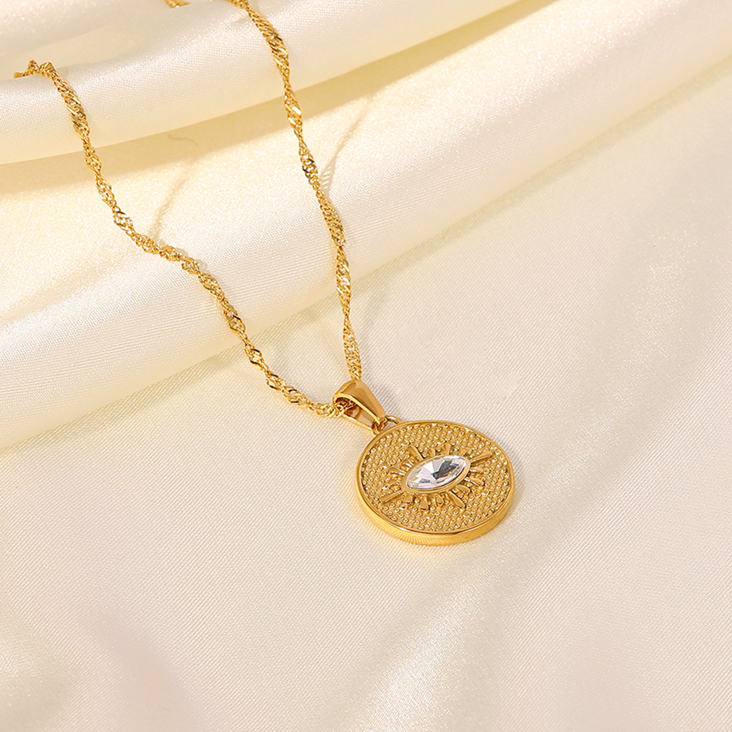 Fashion 18k Gold Plated Oval Zircon Eye Stainless Steel Pendant Necklace display picture 2