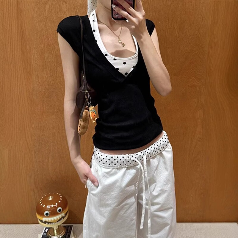 American-style spicy girl polka dot V-neck short-sleeve T-shirt for women, summer camisole two-piece set, slim-fit waist-cinching designer top