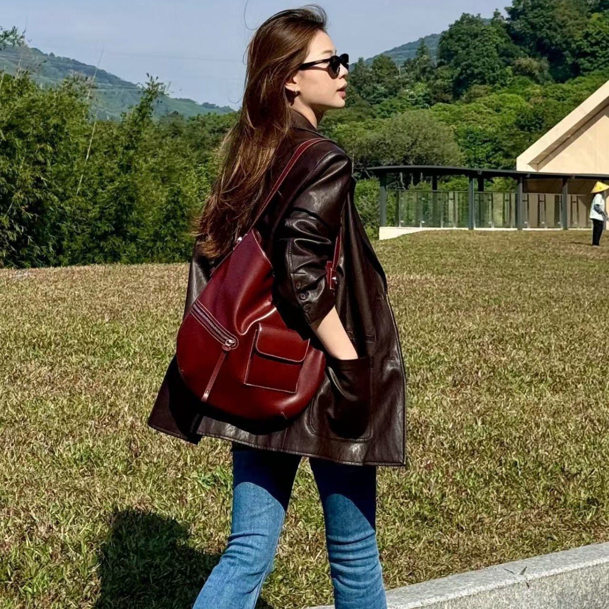 All Seasons Season Women's Gender Elegant, Streetwear Style Women's Large PU Solid Color Elegant Streetwear Sewing Thread Square Zipper Tote Bag