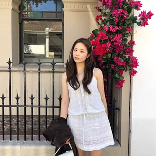 现货 白色镂空收腰细带连衣裙2025夏季女韩系蕾丝花边吊带裙oun*e