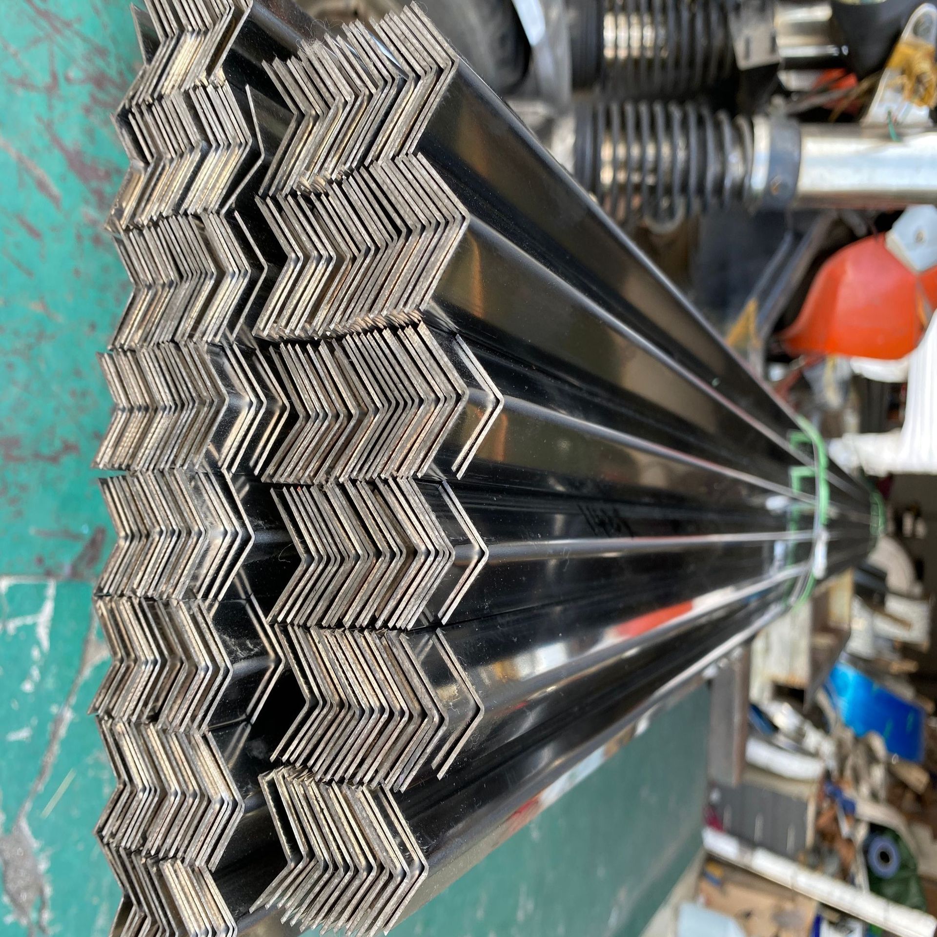 304不锈钢角钢槽钢现货供应量大从优角铁抗三角铁抗腐蚀耐用