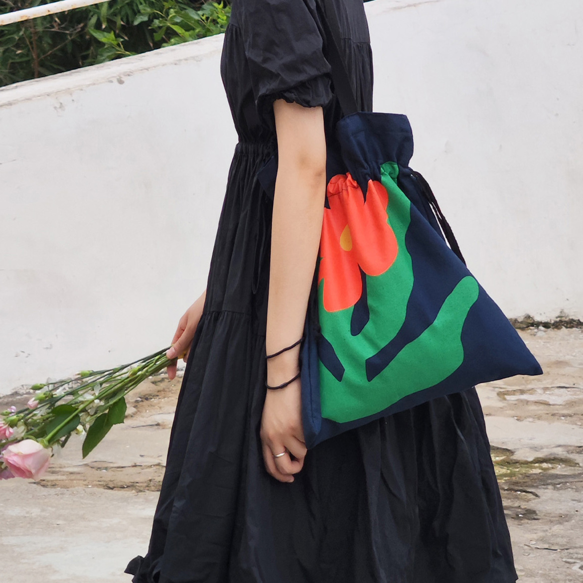 Advanced navy blue canvas creative rose bag, women's drawstring single shoulder tote bag_voghion.com