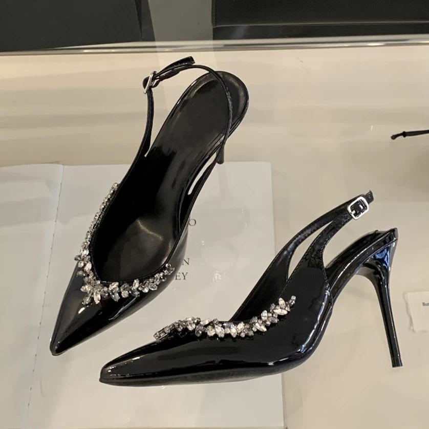 Весенняя модель 2025 года в европейском и американском стиле: женские босоножки на шпильке с заостренным носком, из ультратонкой микрофибры, с декором из стразов, на сексуальной и универсальной резиновой подошве.