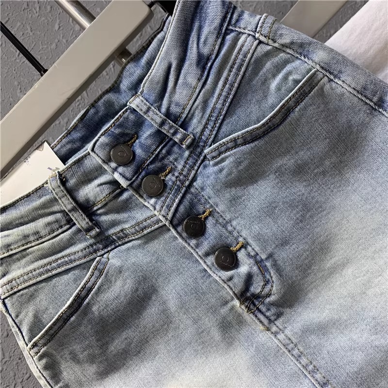 Botón delantero azul claro elástico denim corto apretado verano 2026 nuevo estilo sexy chica dulce y picante bolsas de viento