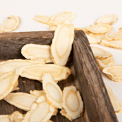 Whole soft-stem sliced American ginseng, thick-cut and slanted slices, bulk wholesale health tonic dried goods, can be ground into powder.