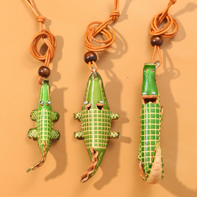 Cross-border creative handmade leather goods, top-layer cowhide crocodile keychain pendant, bag accessory, gift ornament, souvenir