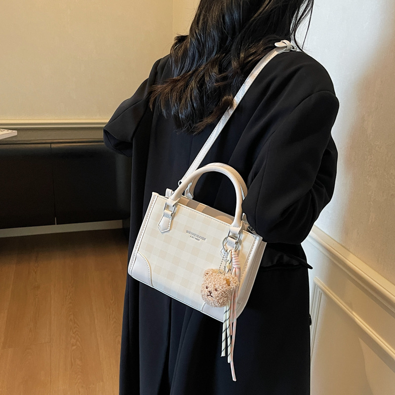 Bolso de mano coreano de alta calidad, bolso cuadrado pequeño, mujer, otoño y invierno, 2025, nuevo tipo de bolso de hombro, bolso de moda, bolso de hombro