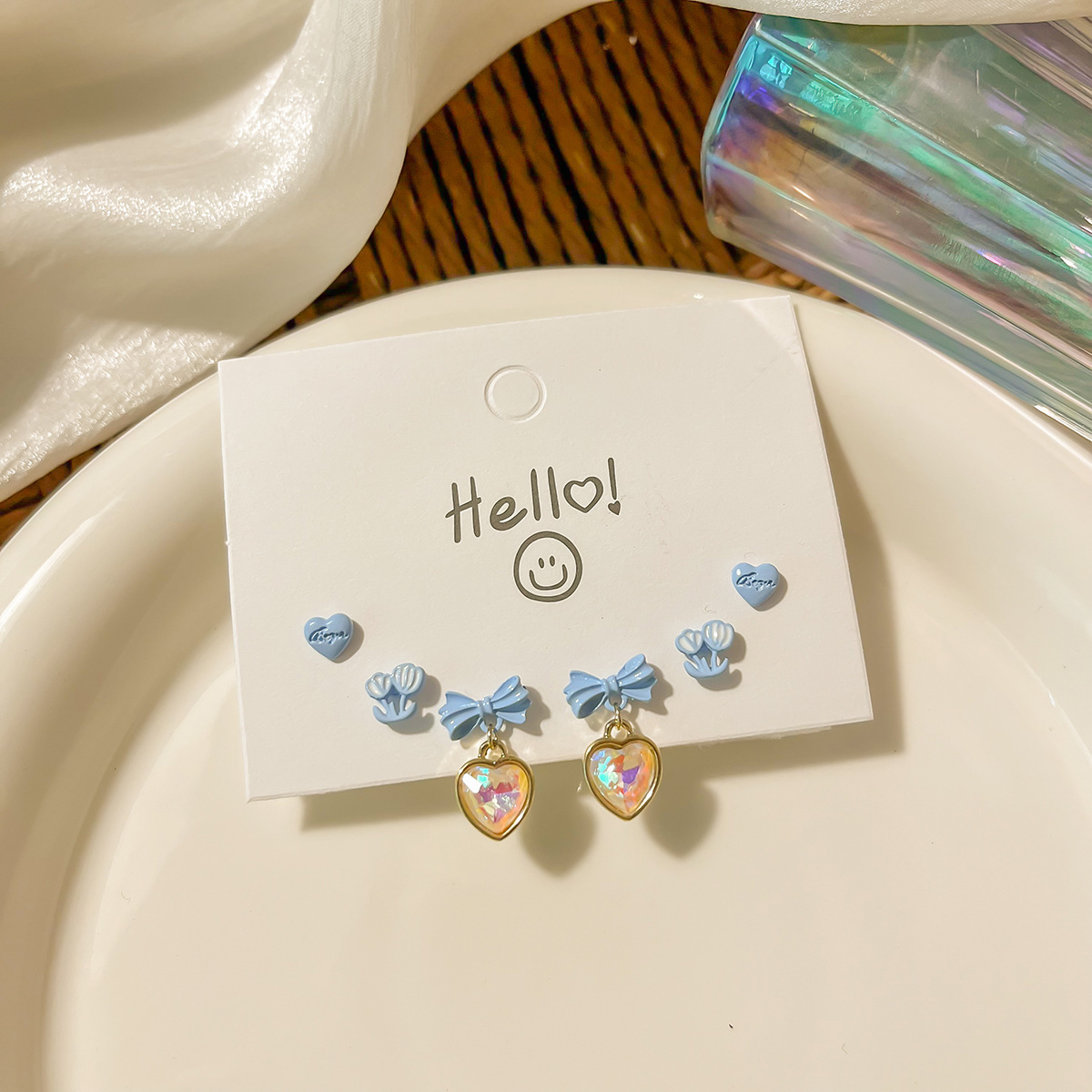 Juego de pendientes de aguja plateados, sencillos y compactos para mujer, pendientes geométricos en forma de corazón, bonitos, dulces y versátiles, venta al por mayor para puestos de mercado