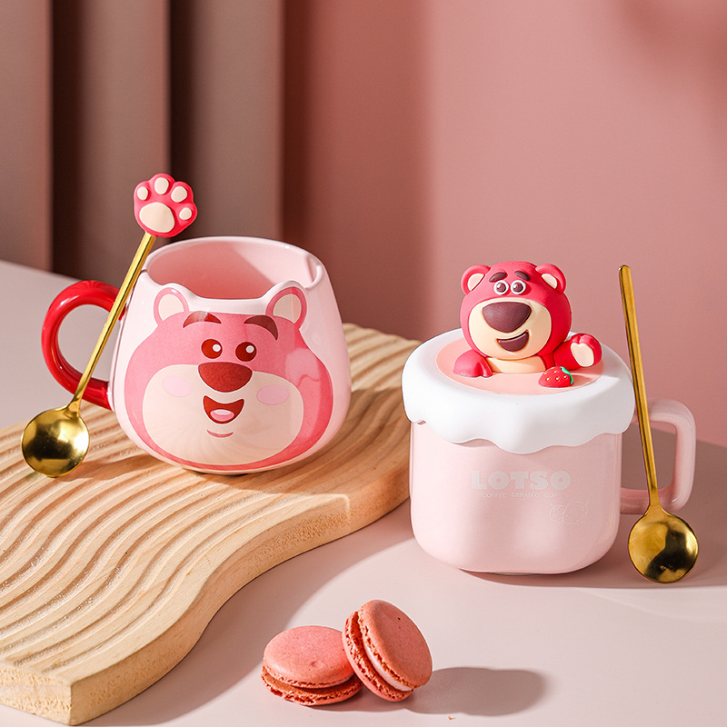 Disney Cartoon Strawberry Bear Ceramica Forma linda Taza de vientre grande Caja de regalo Regalo de negocios Compañero de mano al por mayor