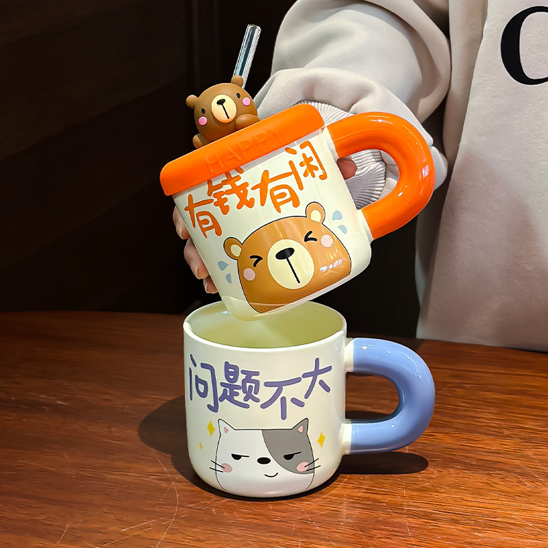 陶磁器のかわいい熊のコップのストローカップの蓋付きストロー付き学生寮の寝室にはマグカップが必要です。|undefined