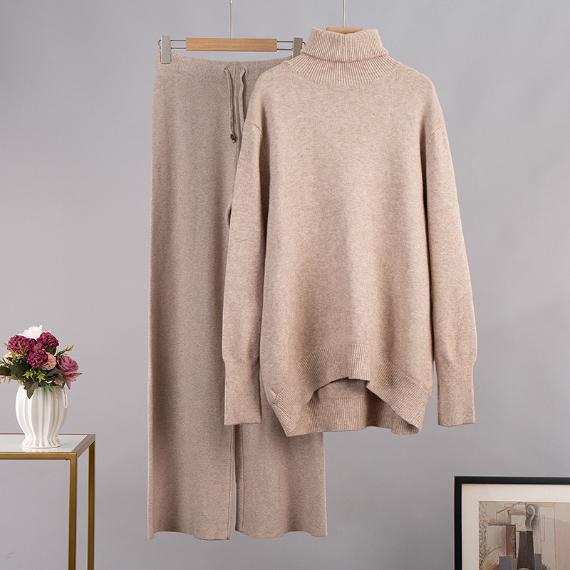 Conjunto de dos piezas de punto de cuello alto de color liso y pantalón de pierna ancha, estilo europeo y americano, invierno 2025, atuendo versátil de manga larga y corte holgado.