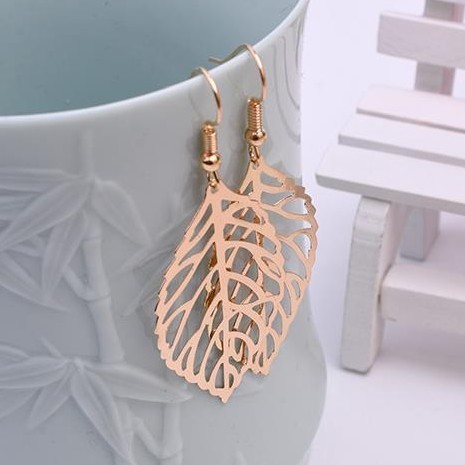 B033 European and American popular new style leaf pendant earrings long women's fashion temperament retro simple earrings wholesale