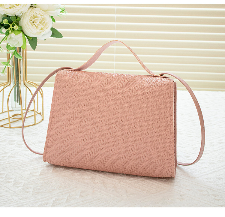 Women's Medium All Seasons Pu Leather Solid Color Vacation Square Lock Clasp Handbag display picture 1