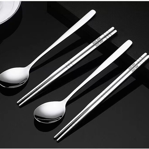 304 stainless steel chopsticks and spoons cute two-piece set for office workers and students, portable cutlery set with storage