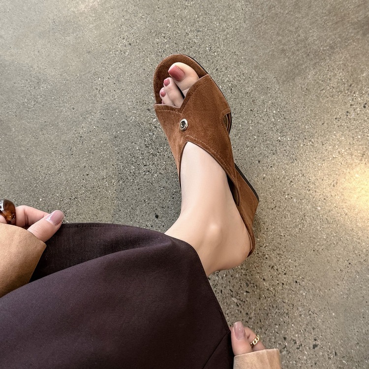 Sandal nữ da cừu hở mũi quai chéo gót xuồng 5 cm — màu nâu, Trang chủ, màu đen chi tiết 84