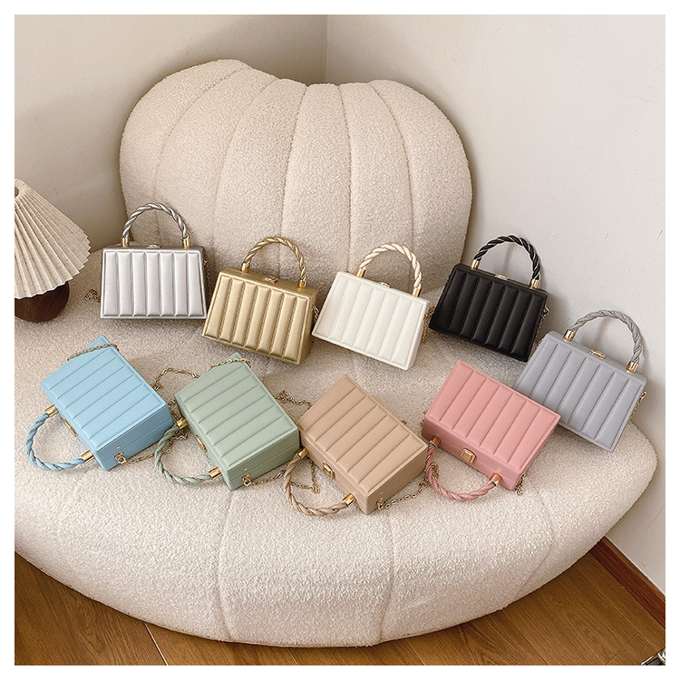 438g Weight Synthetic Leather Lining Material Sewing Thread Fashion Element Lock clasp Closure Type Single Shoulder Strap Strap Type Shoulder Bag Bags Type Holiday, Travel, Shopping Occasion PU Material Solid Color Pattern All Seasons Season Women's Gender Elegant, Streetwear Style Square Shape Medium Size Women's Medium PU Solid Color Elegant Streetwear Sewing Thread Square Lock Clasp Shoulder Bag 无