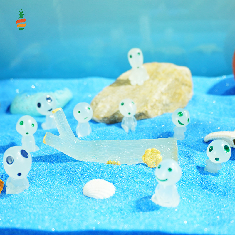 Venta caliente micro paisaje luminoso princesa Mononoke pequeños adornos resina creativa brillante muñeca alienígena pequeño árbol elfo