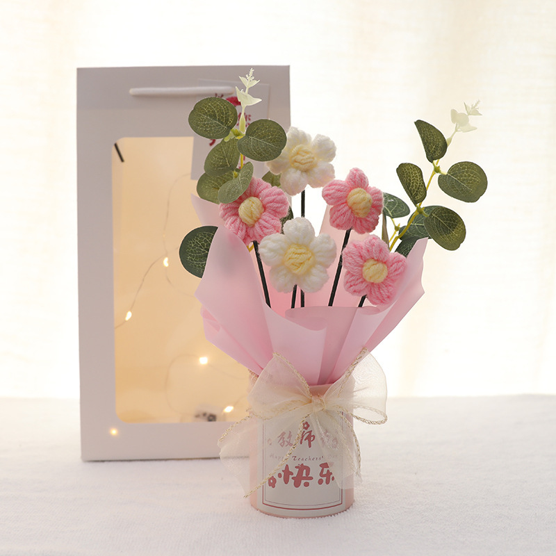 三八節のプレゼントは手作業で毛糸の花の完成品を作ります。|undefined