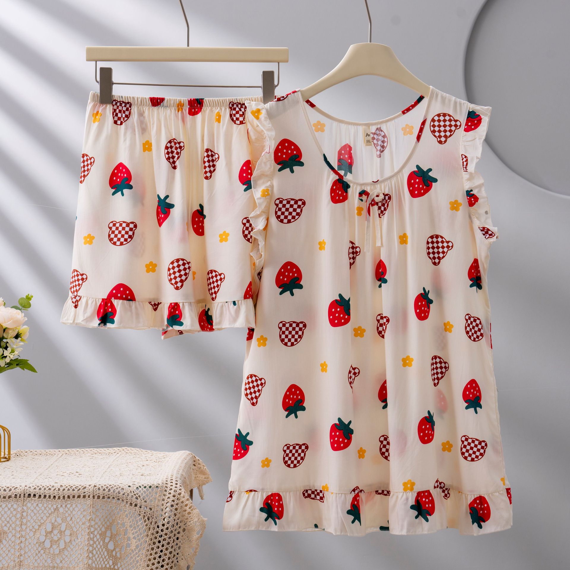 Beeberry strawberry bear