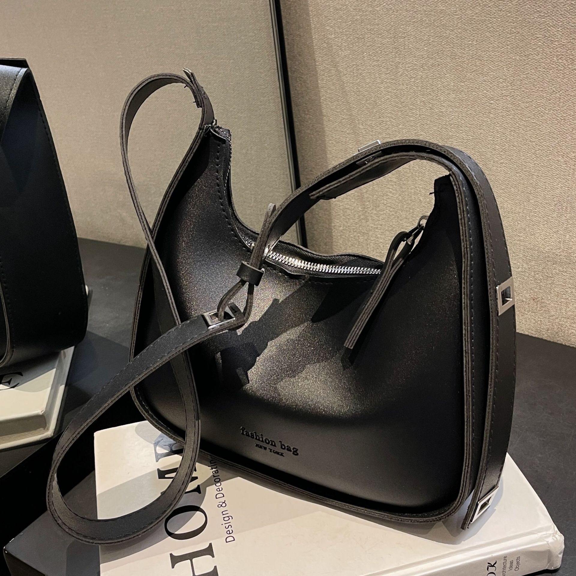 Advanced feeling 2024 new versatile women's solid color fashionable casual wide shoulder strap crossbody bag_voghion.com