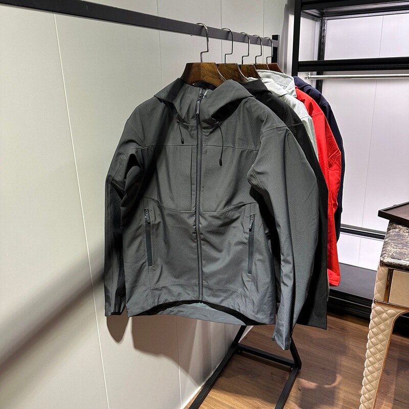 Fully Glued Soft Shell! Outdoor Fabric with Three Layers of Protection, 3D Cut, Unisex Hooded Jacket