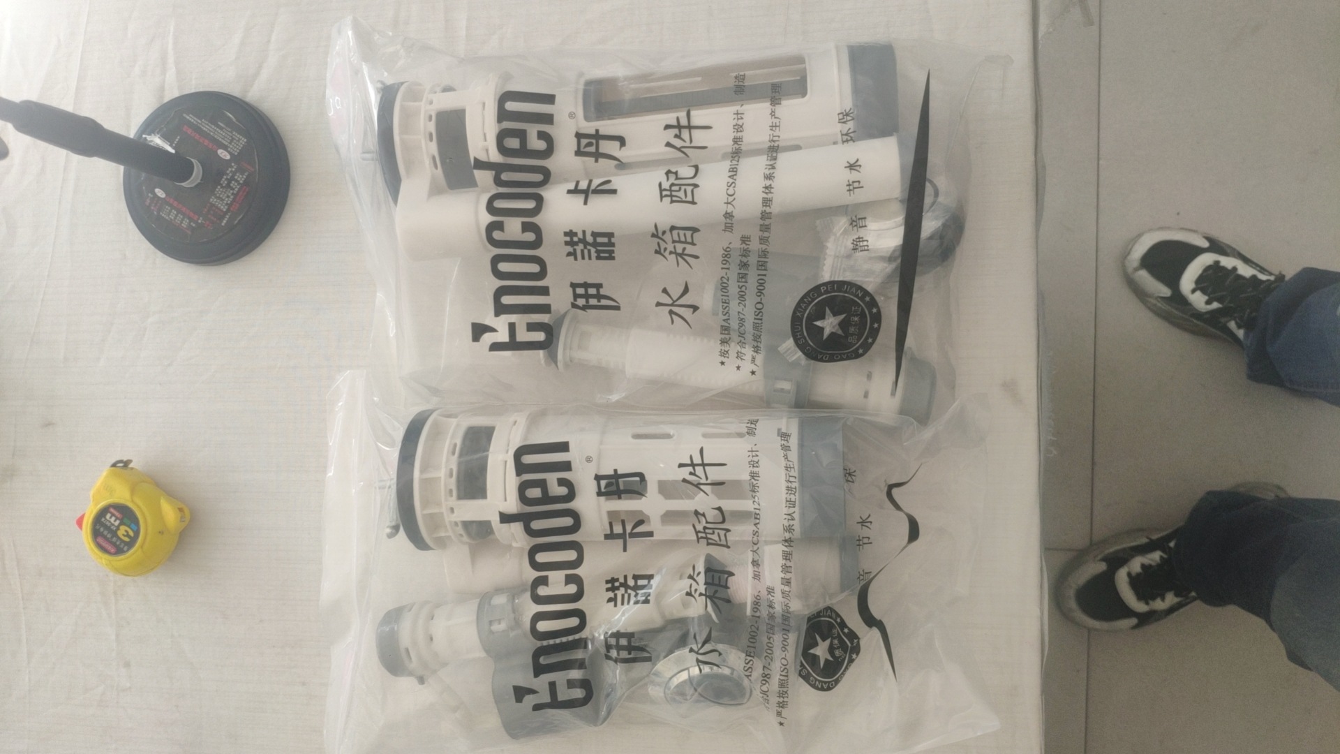 Toilet tank water inlet valve accessories, universal adjustable water supply valve, drain valve, water supply device, flush toilet, and sitting toilet full figure