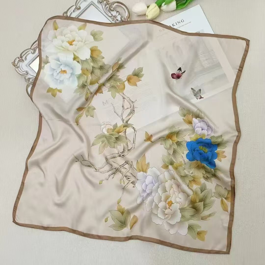 Guofeng Magnolia Silk 100% Morera Impresión de seda Bufanda pequeña Bufanda delgada de cuello de primavera y otoño para mujer Bufanda de seda del día de la madre