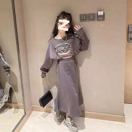 女童秋装时髦炸街休闲套装2025新款韩版字母短款卫衣半身裙两件套