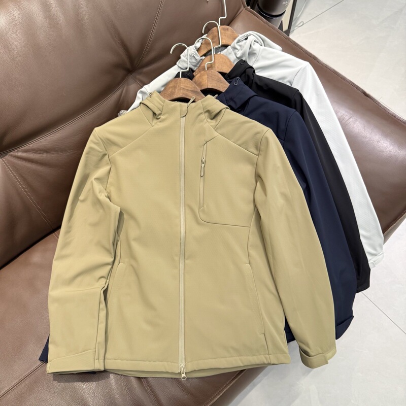 2025 Autumn and Winter New Soft Shell Velvet Jacket Men's Solid Color Fashion Warm Insulation Waterproof Hooded Men's Jacket