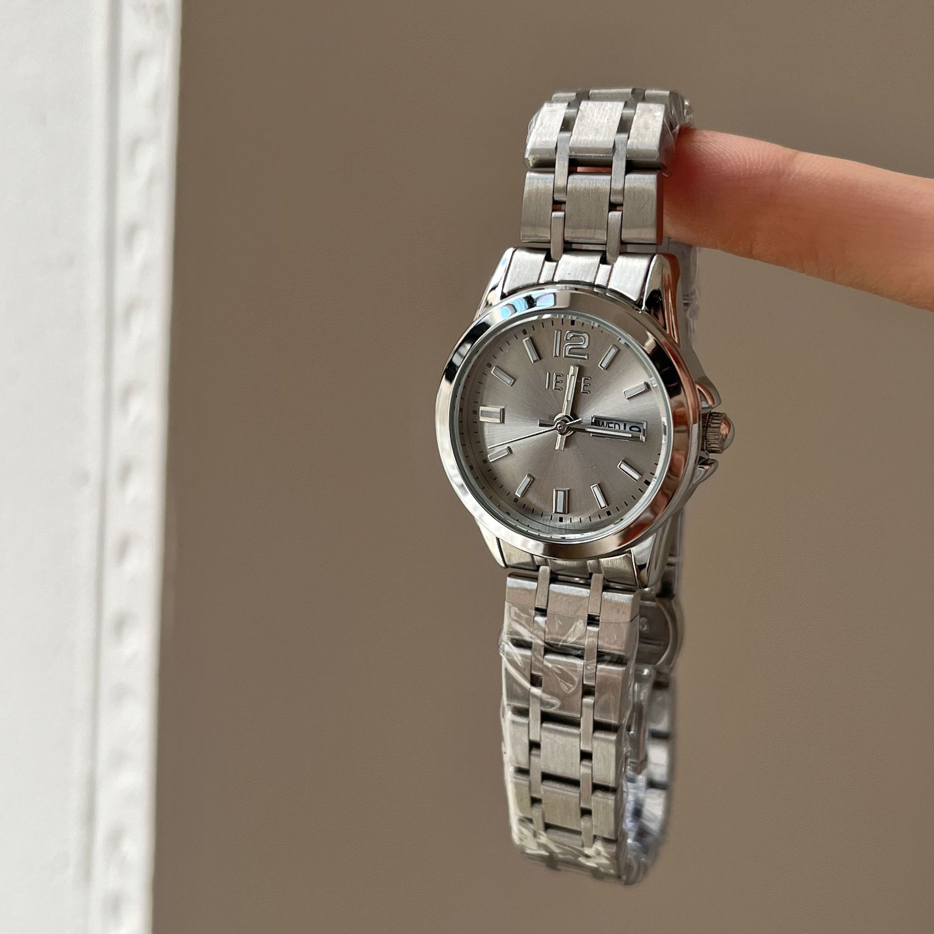 Ieke Gold Belt Calendar Steel Belt Watch Women's 2025 New Fashion Simple Quartz Watch Export Aliexpress Hot Style