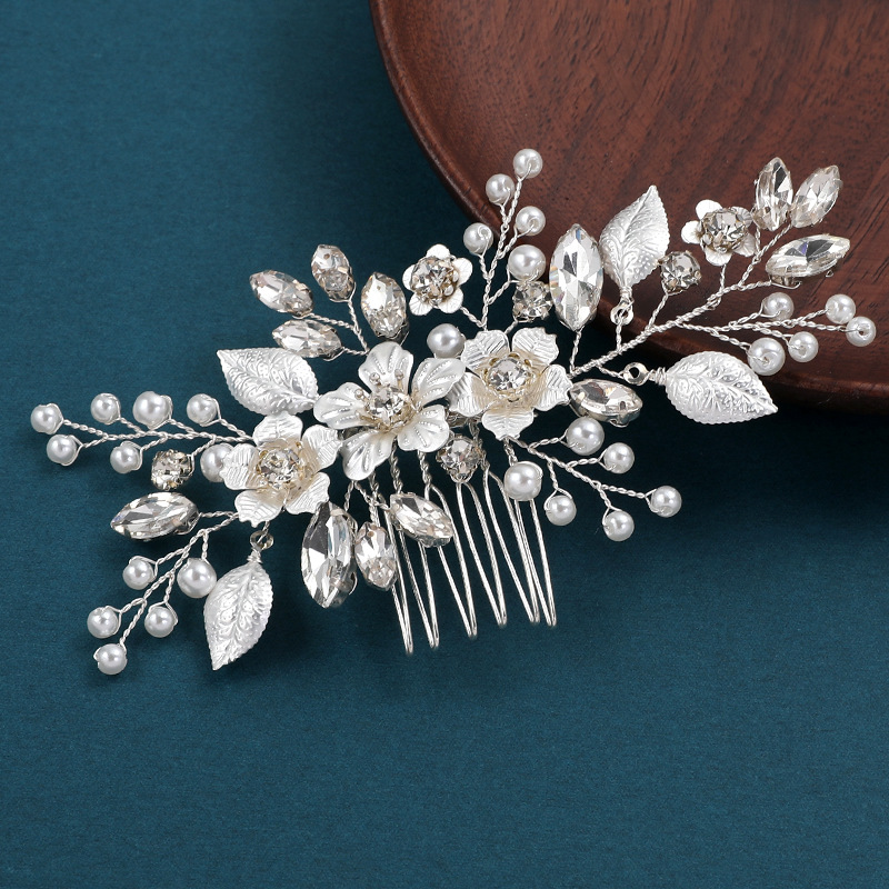 Korean-style pearl hair comb, hand-woven rhinestone alloy flower hairpin, forest-style bridal headpiece, wedding photo prop hair accessory.